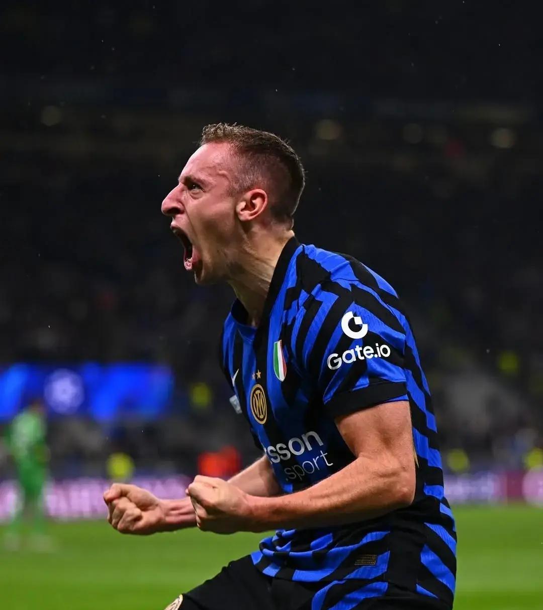 华体会平台-刷新纪录引发热议！，德布劳内在切尔西比赛中爆冷热度持续攀升-华体会平台